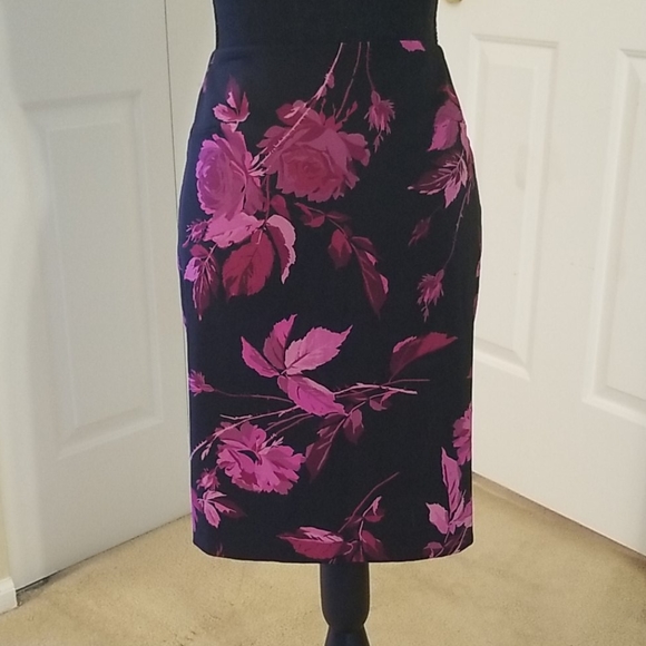 Express Dresses & Skirts - ☆ Express ☆ Floral Pencil Skirt Size 3/4
